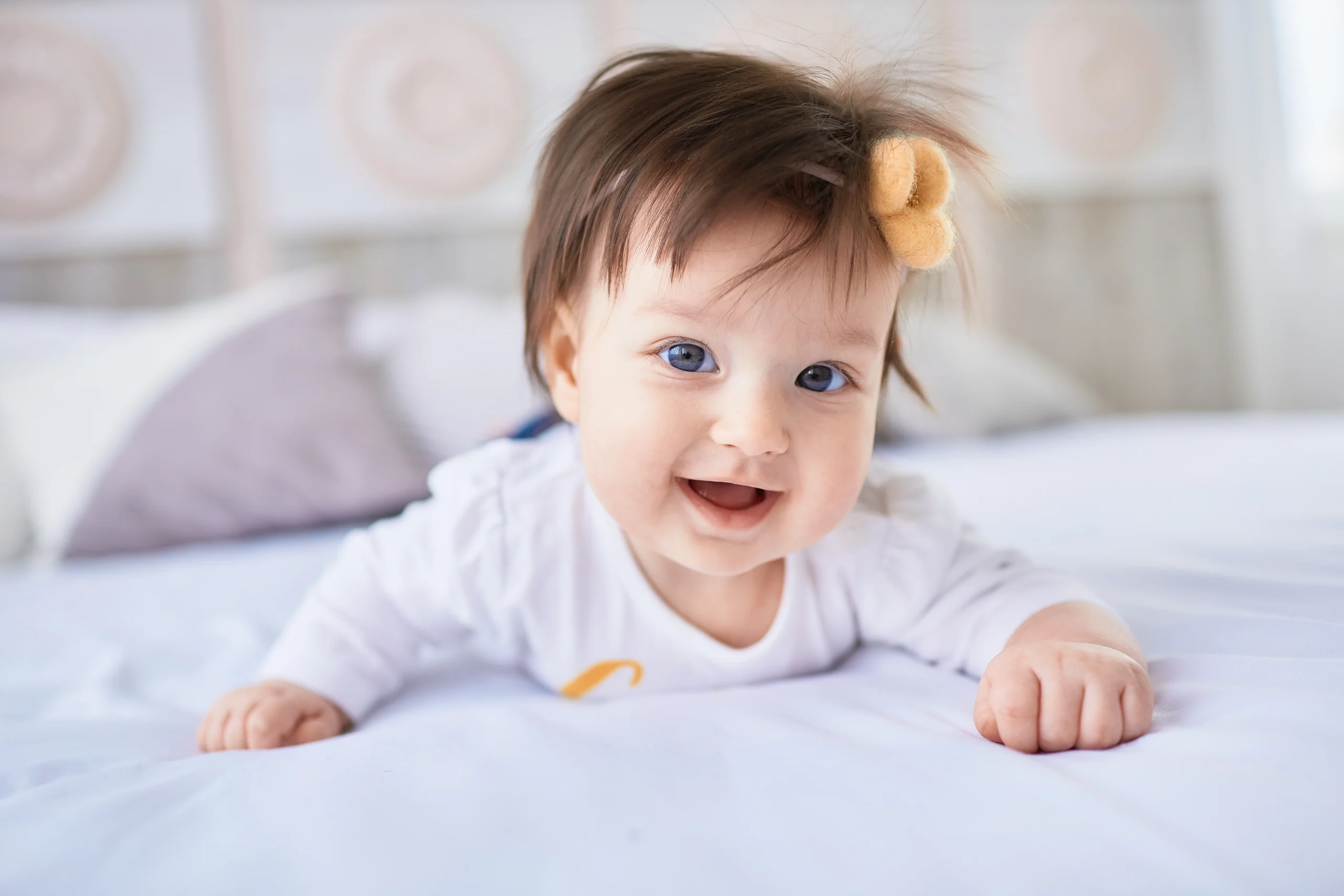 small-baby-lies-bed small-baby-lies-bed